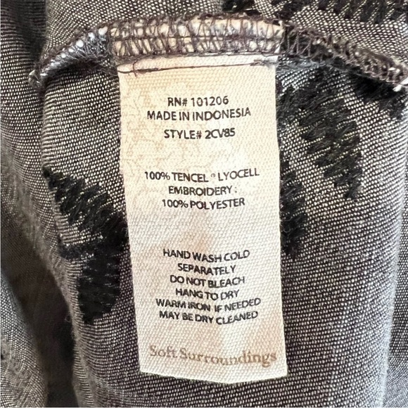 Soft Surroundings Papyrus Embroidered Chambray
Shirt in Gray
Size 1X - Picture 7 of 8